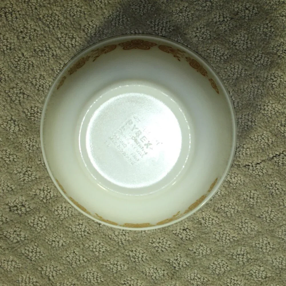 Vintage Pyrex 1.5 Qt Mixing Nesting Bowl White & Gold Butterfly Pattern 402 MINT